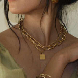Necklace with diamonds